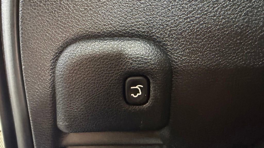 Used 2020 Jeep Grand Cherokee Limited w/ Premium Lighting Group AWD/4WD image 12