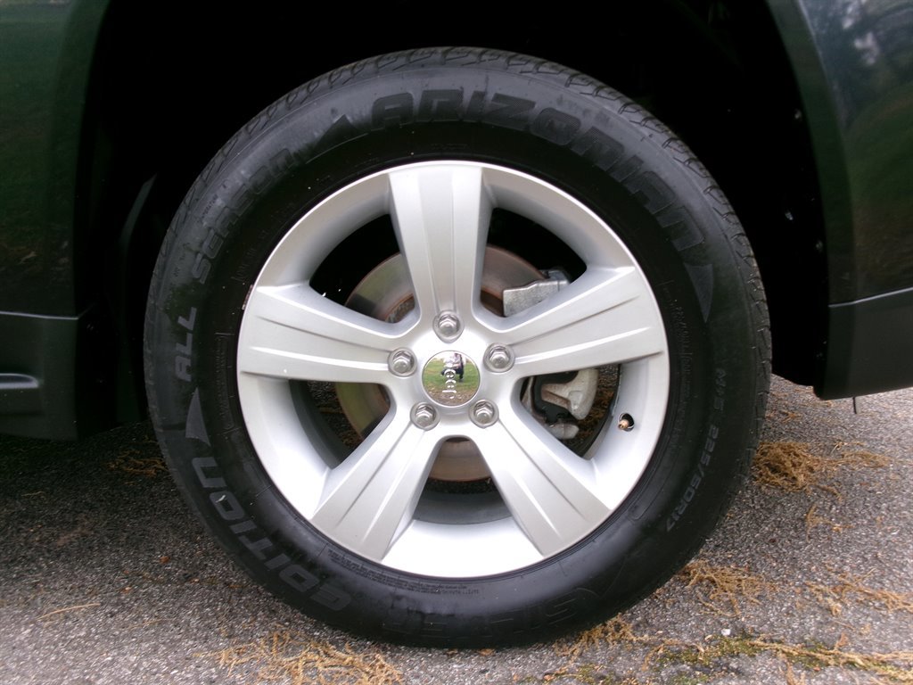 Used 2014 Jeep Compass Latitude w/ Sun/Sound Group FWD image 61