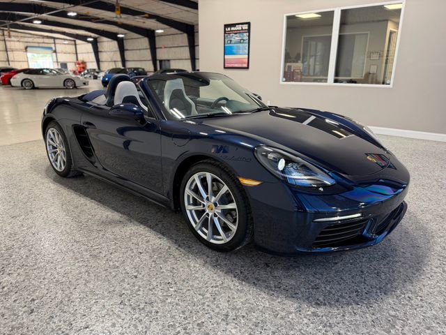 Used 2018 Porsche 718 Boxster RWD image 14