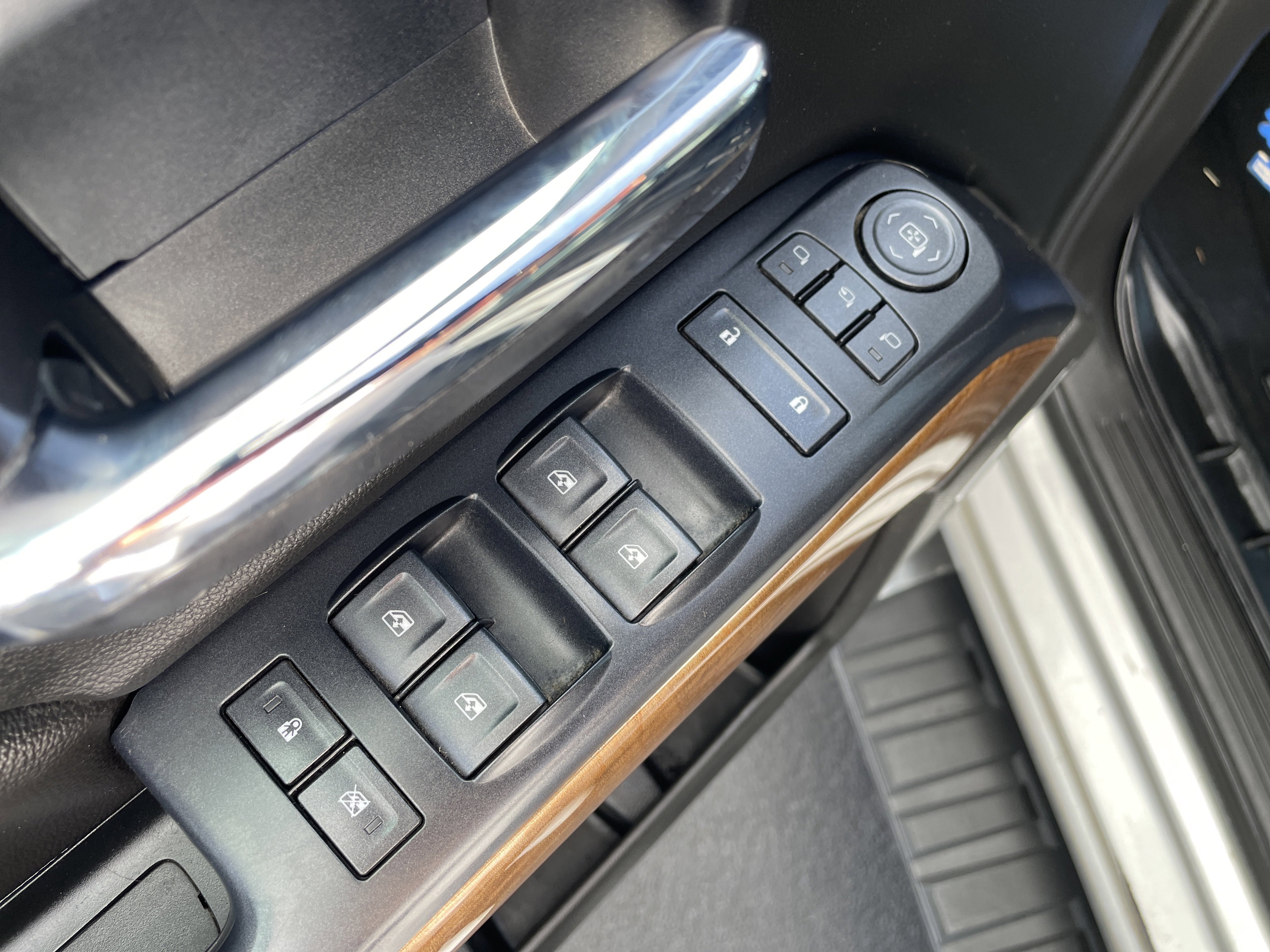 Used 2018 Chevrolet Silverado 1500 LTZ w/ Sport Package image 19