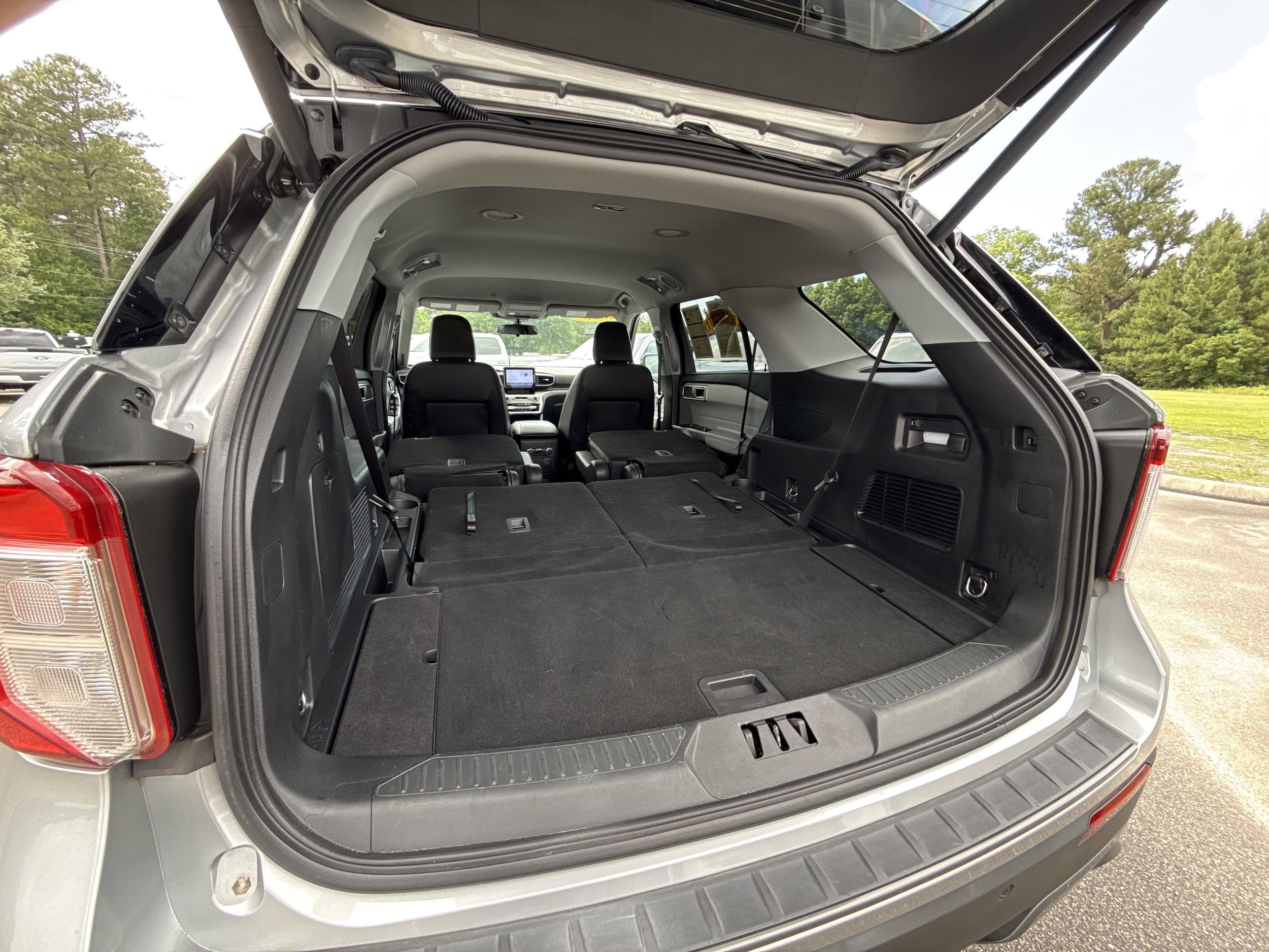 Certified 2023 Ford Explorer XLT w/ Equipment Group 202A AWD/4WD image 28