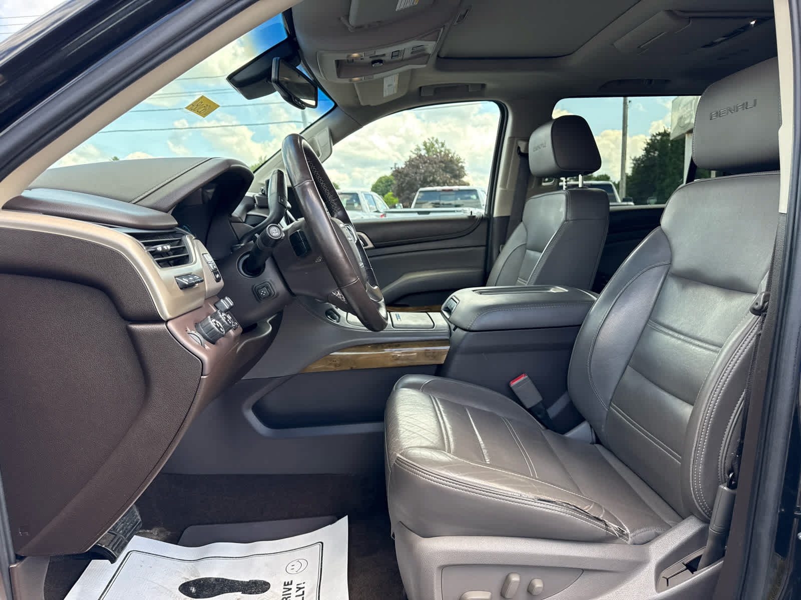 Certified 2017 GMC Yukon XL Denali w/ Open Road Package AWD/4WD image 11