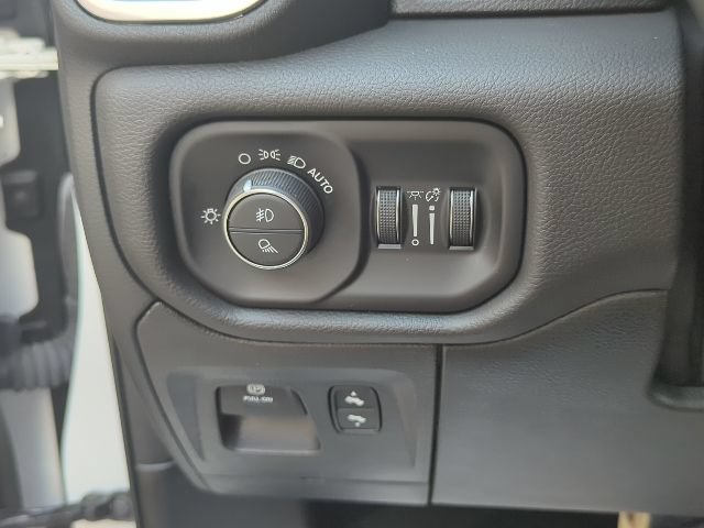 Used 2023 RAM 1500 Laramie AWD/4WD image 25