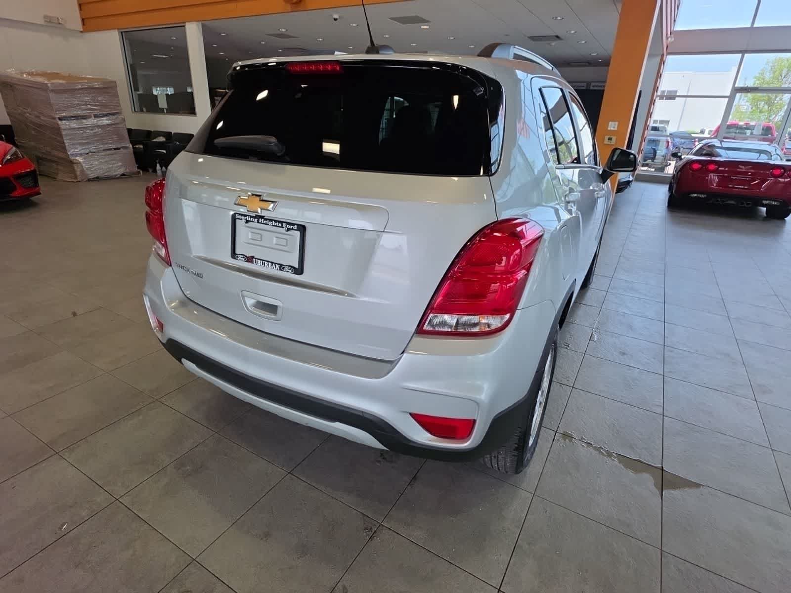 Used 2022 Chevrolet Trax LT w/ LT Convenience Package AWD/4WD image 9
