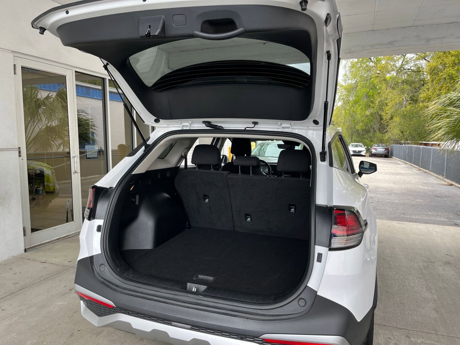 Used 2025 Kia Sportage LX image 41