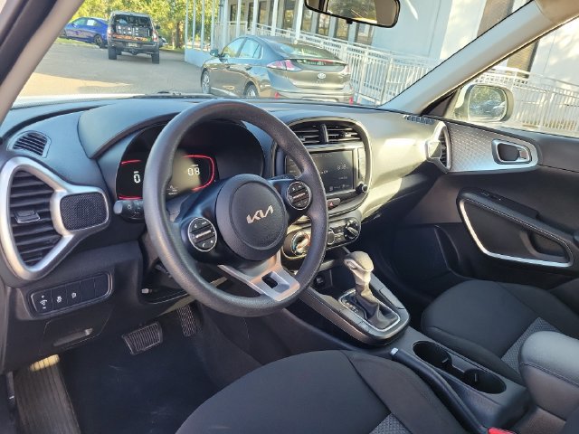 Used 2024 Kia Soul LX w/ LX Technology Package FWD image 17