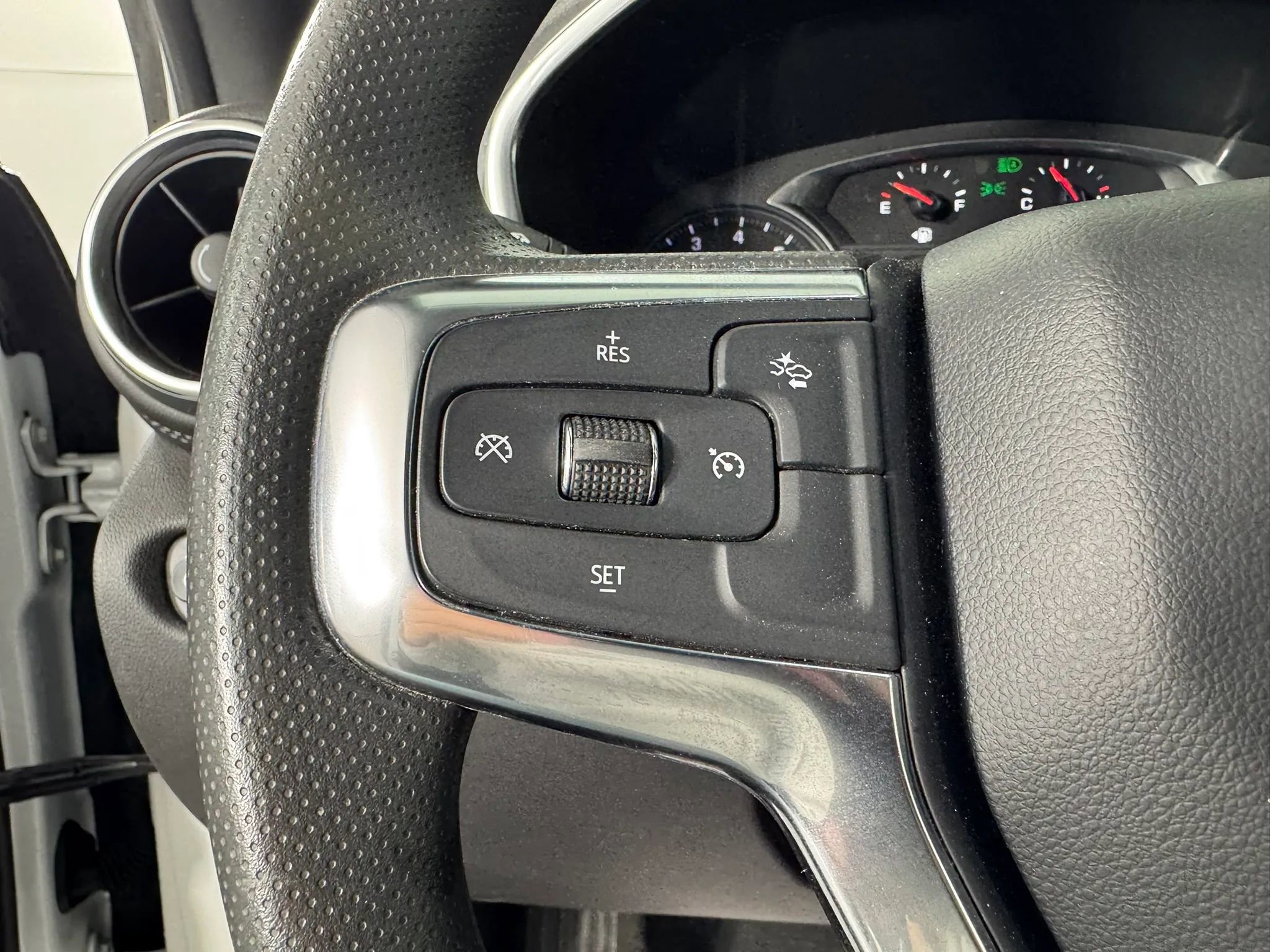 Used 2022 Chevrolet Blazer LT w/ Sound & Technology Package AWD/4WD image 8