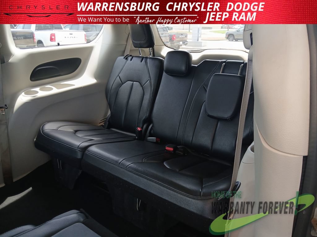 Used 2022 Chrysler Pacifica Touring-L FWD image 15