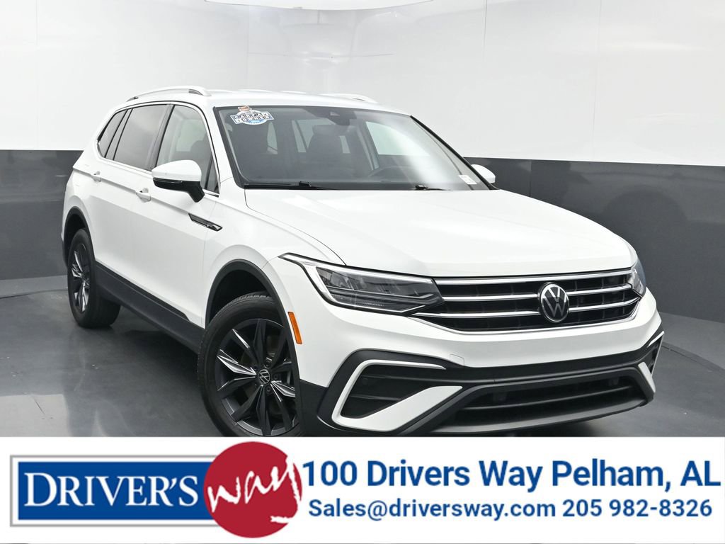 Used 2024 Volkswagen Tiguan SE image 1