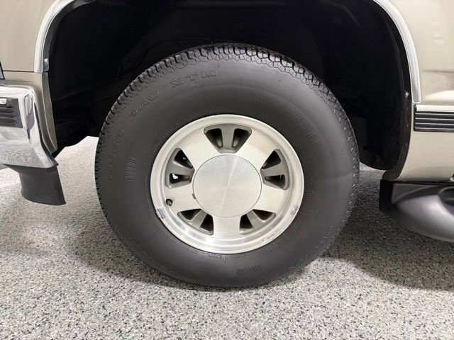 Used 1999 Chevrolet Suburban 2WD image 22