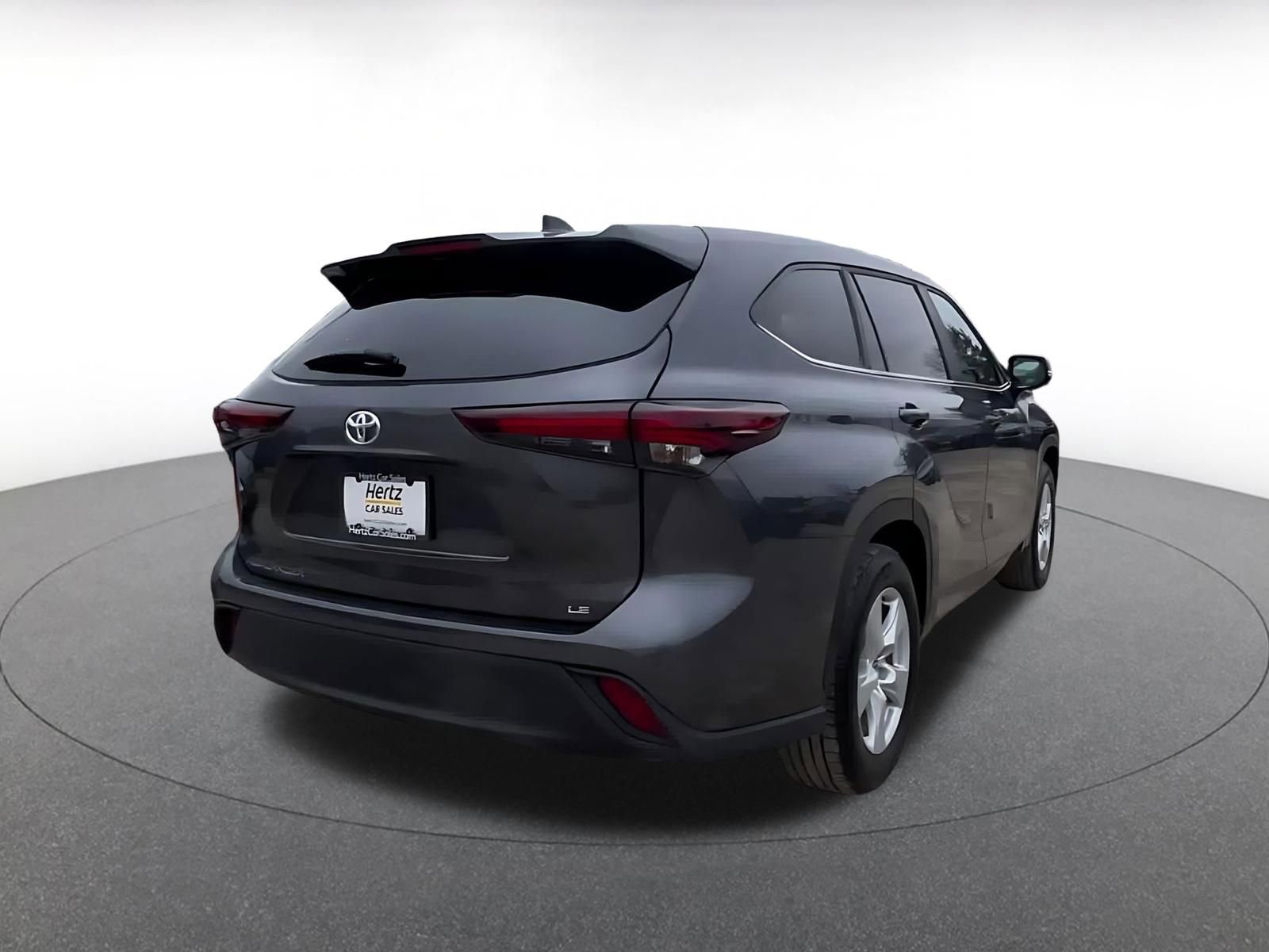 Used 2025 Toyota Highlander LE image 14