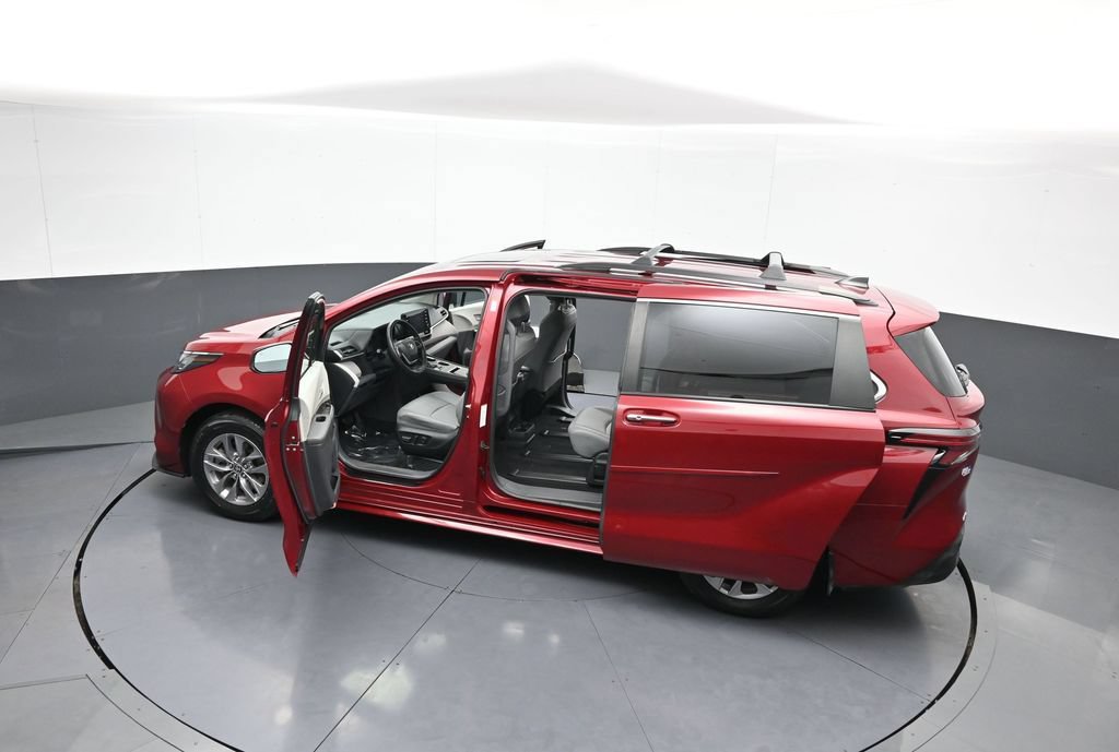 Certified 2022 Toyota Sienna XLE AWD/4WD image 46