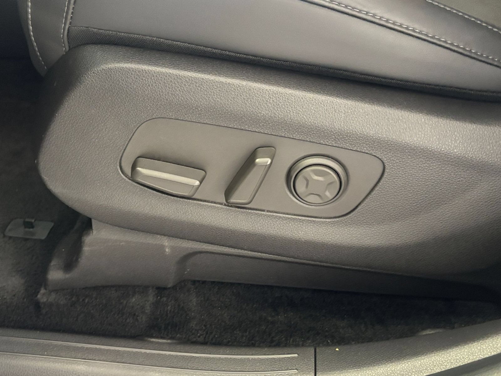 Used 2026 Kia Carnival FWD image 21
