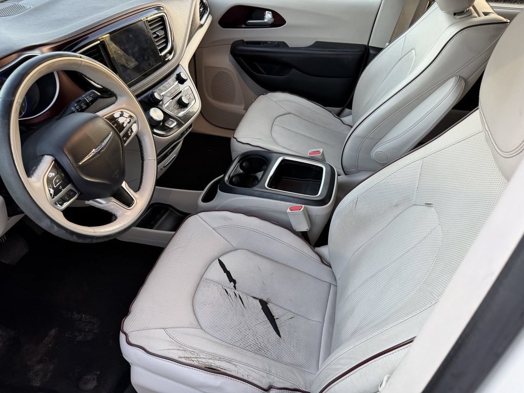Used 2017 Chrysler Pacifica Limited FWD image 17