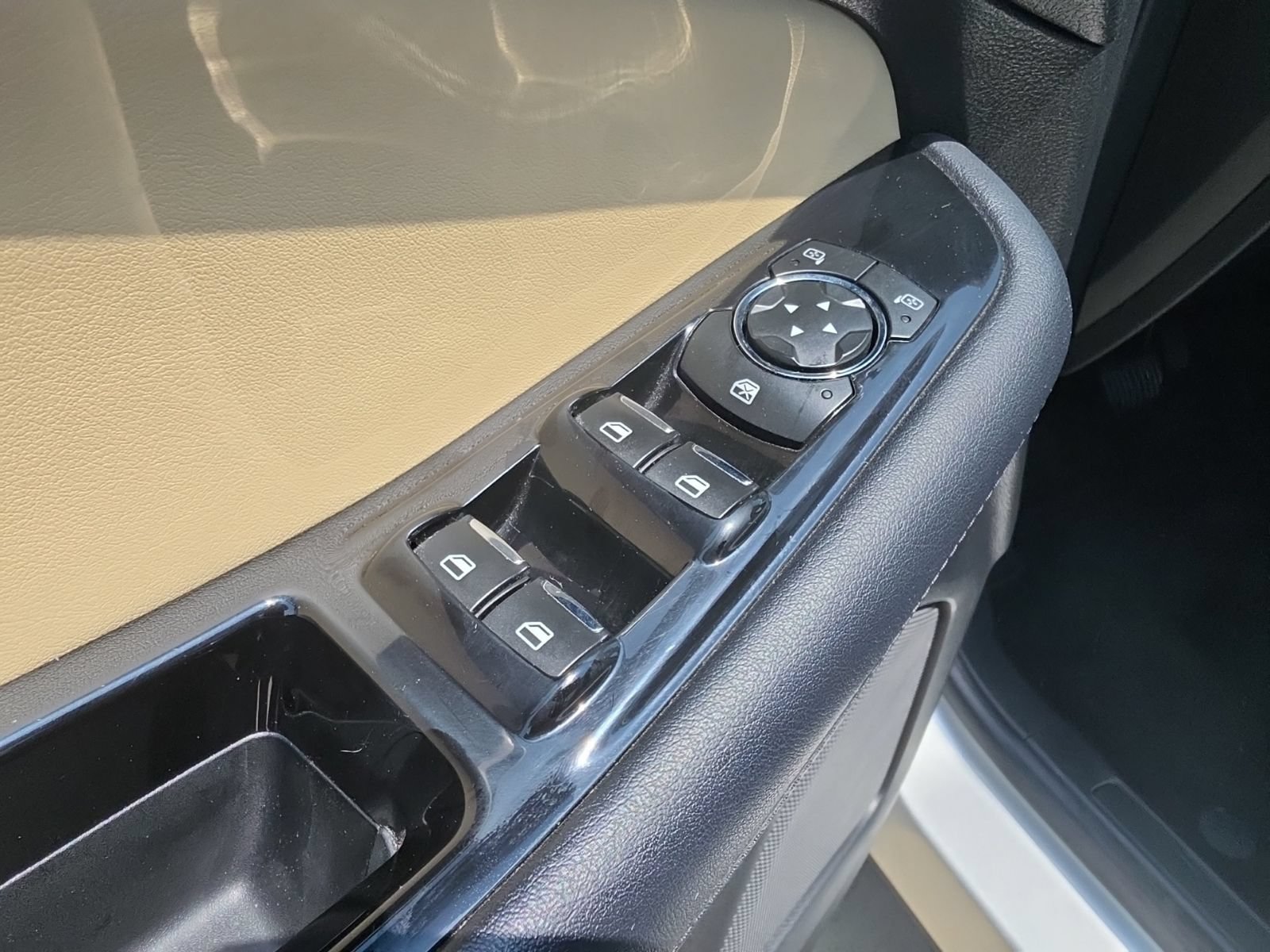 Used 2018 Ford Edge SEL w/ Equipment Group 201A FWD image 16