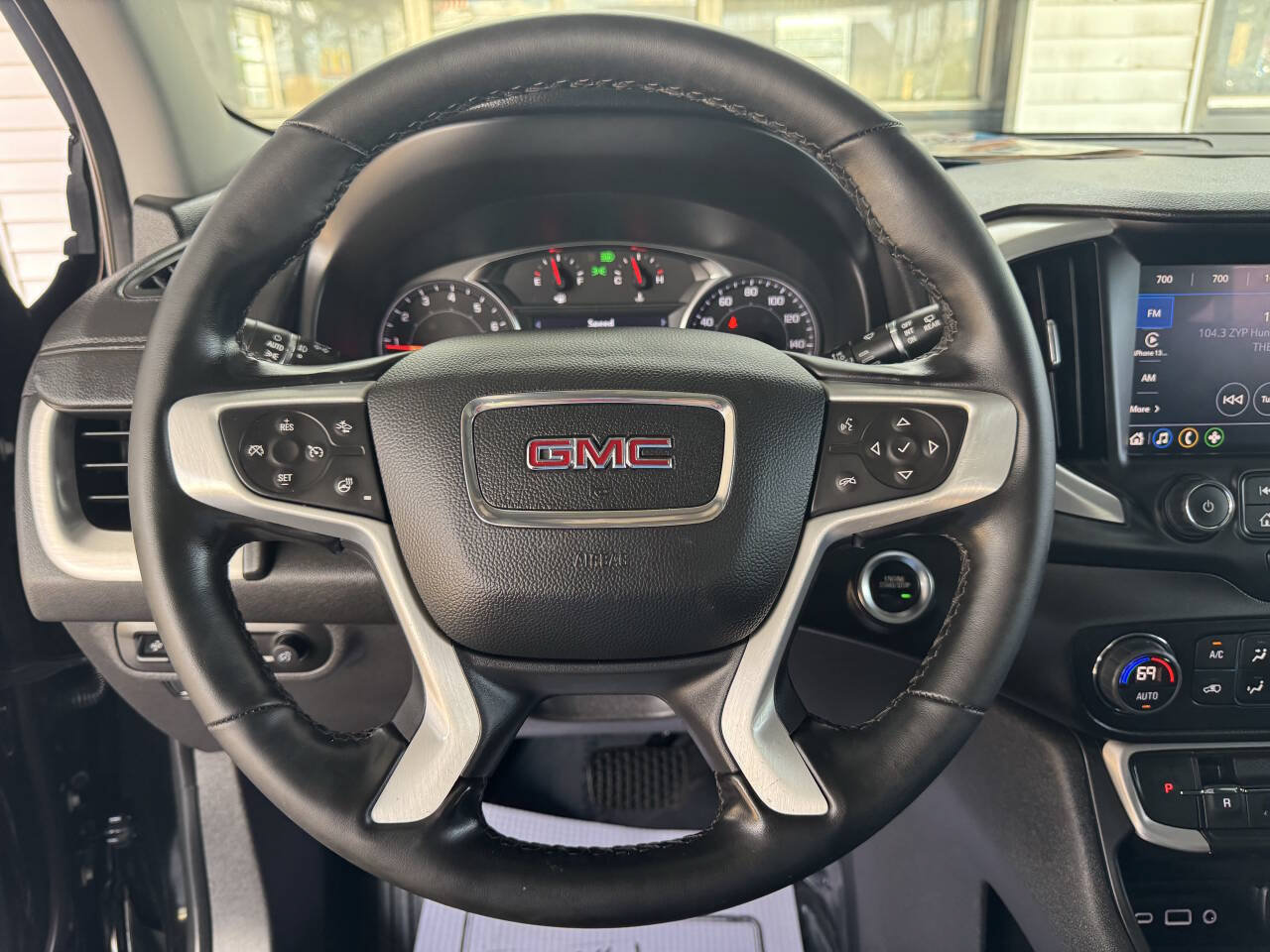 Used 2023 GMC Terrain SLT w/ Tech Package FWD image 28