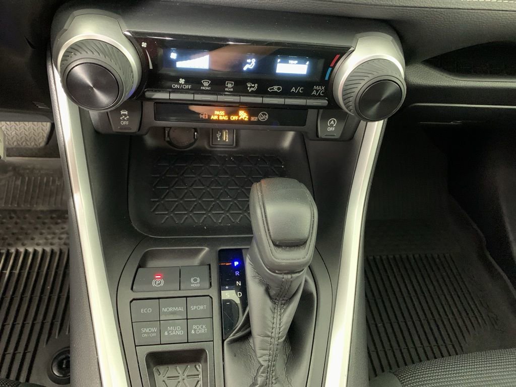 Used 2024 Toyota RAV4 LE image 22