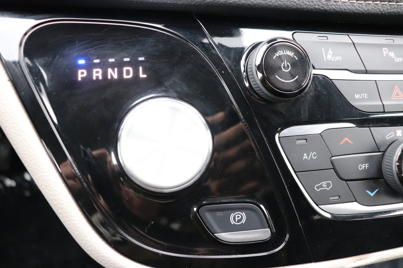 Used 2024 Chrysler Pacifica Limited image 43