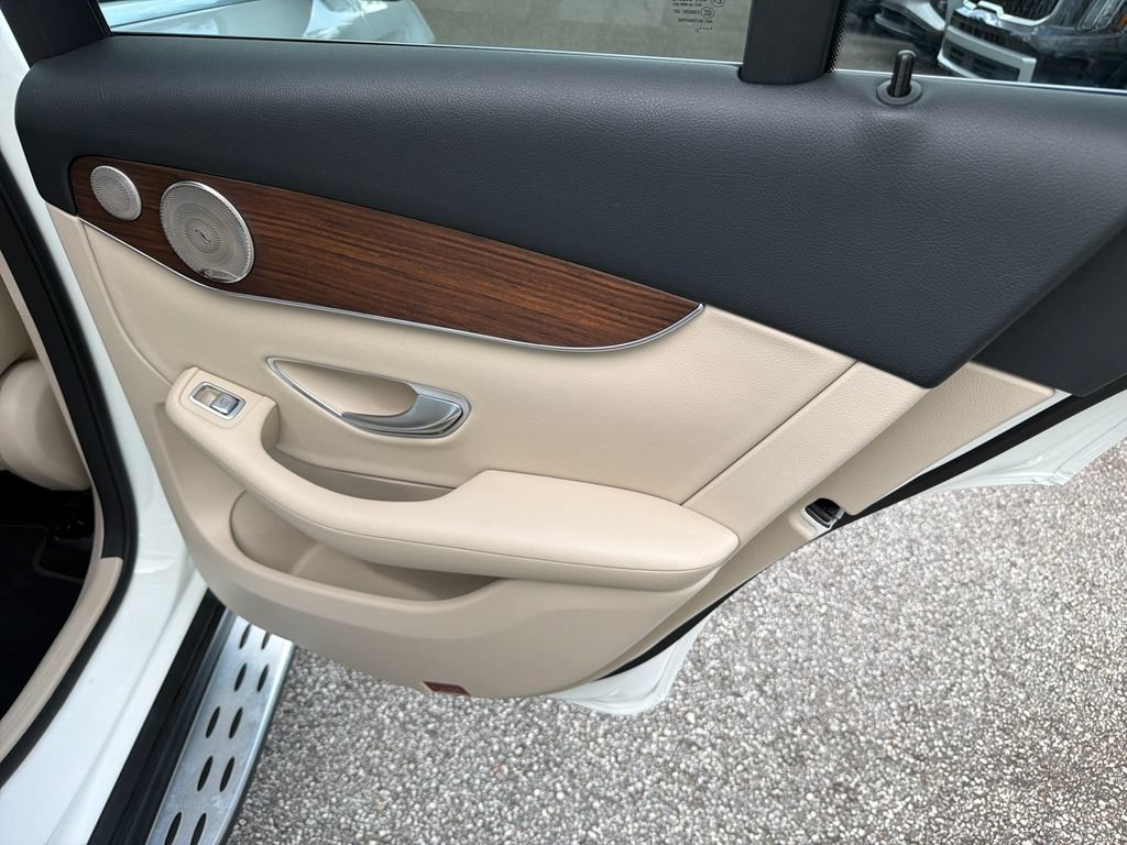 Used 2021 Mercedes-Benz GLC 300 w/ Premium Package image 17