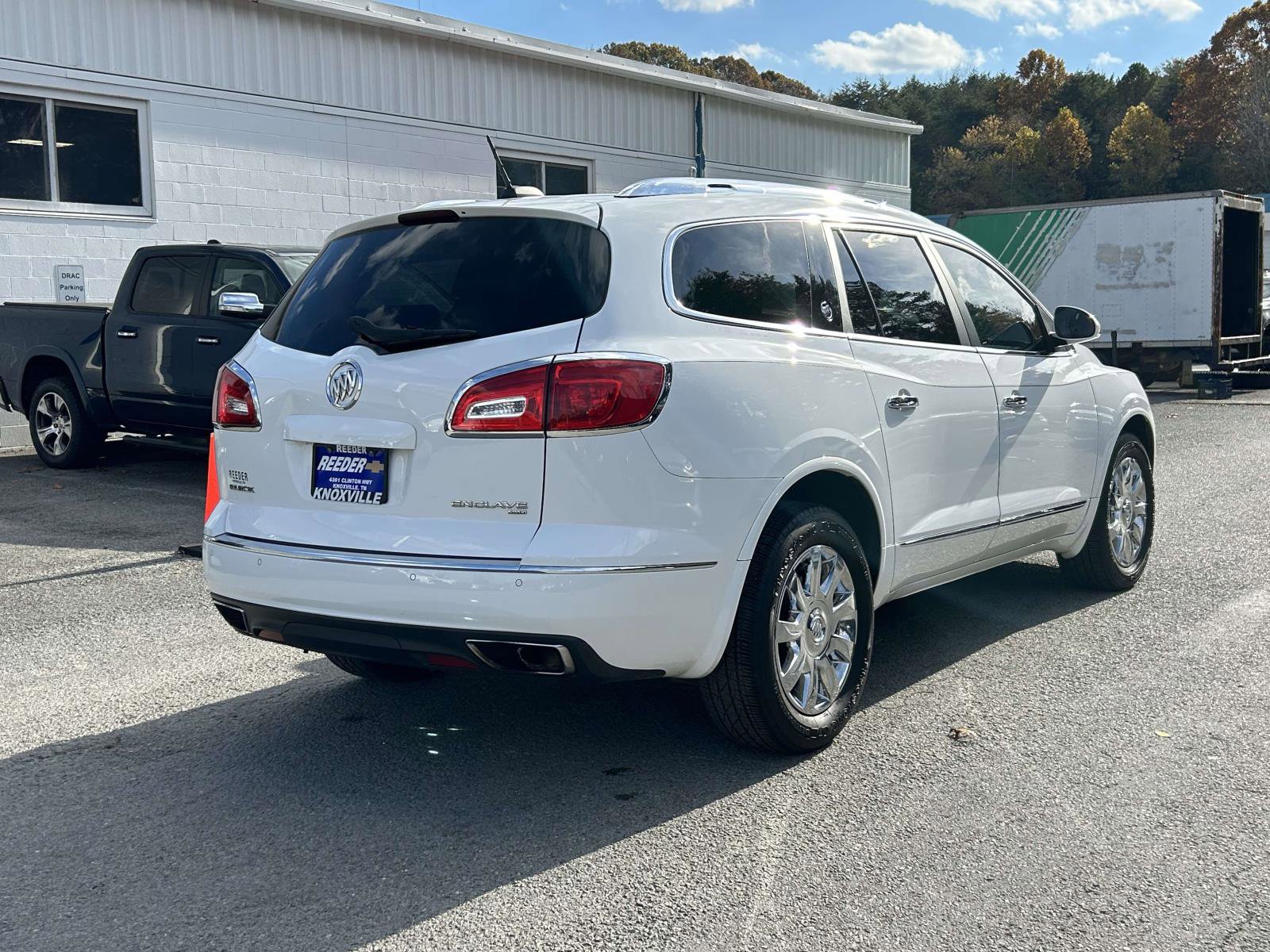 Used 2017 Buick Enclave Premium image 3