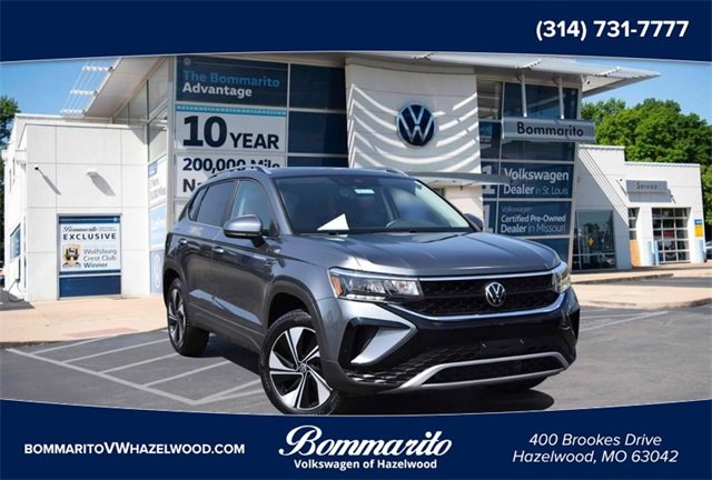 Used 2024 Volkswagen Taos SE w/ Panoramic Sunroof Package