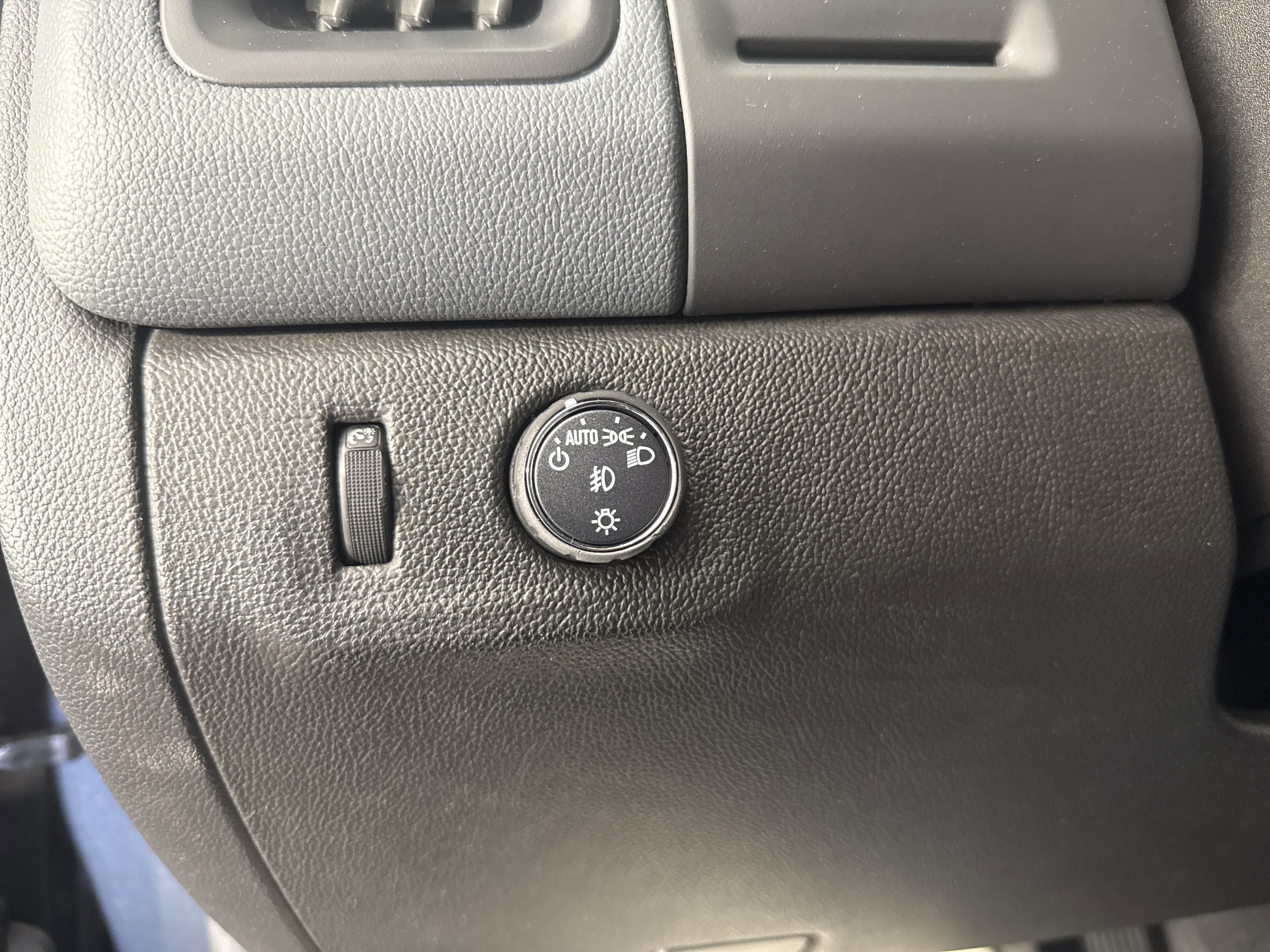 Used 2022 Chevrolet Colorado Z71 w/ Safety Package image 27