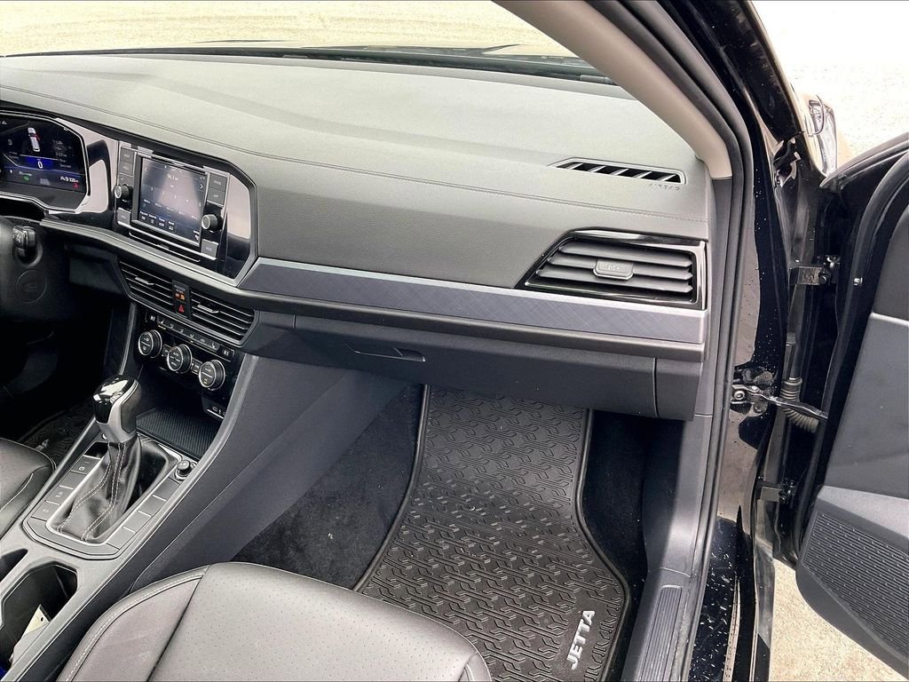 Used 2023 Volkswagen Jetta SE FWD image 12