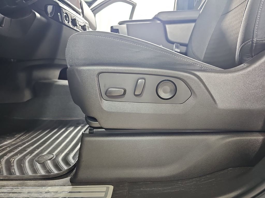 Used 2024 Chevrolet Silverado 1500 LT image 34