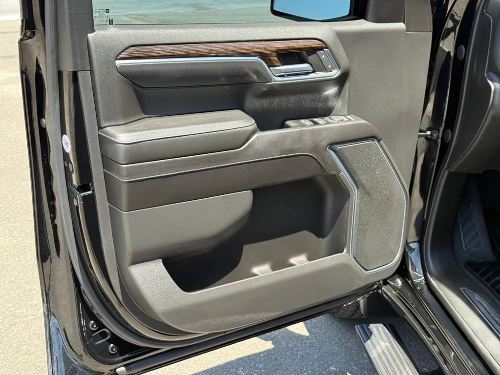 Used 2022 GMC Sierra 1500 SLE w/ X31 Off-Road Package AWD/4WD image 16