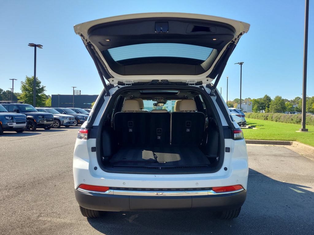 Used 2024 Jeep Grand Cherokee Limited RWD image 14