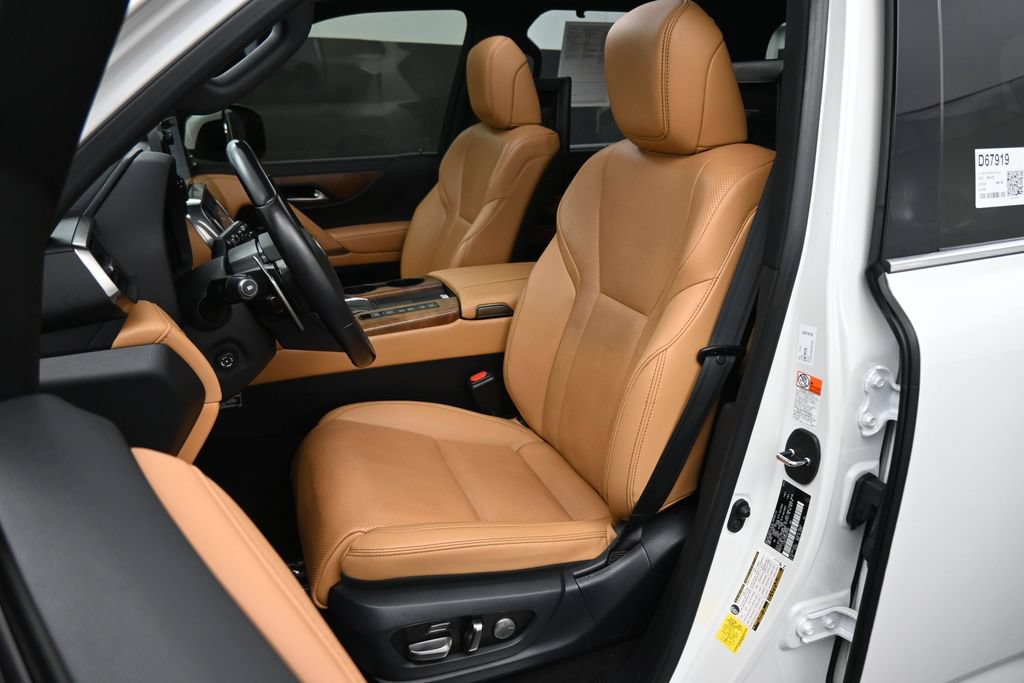 Used 2023 Lexus LX 600 4WD w/ Luxury Package image 16
