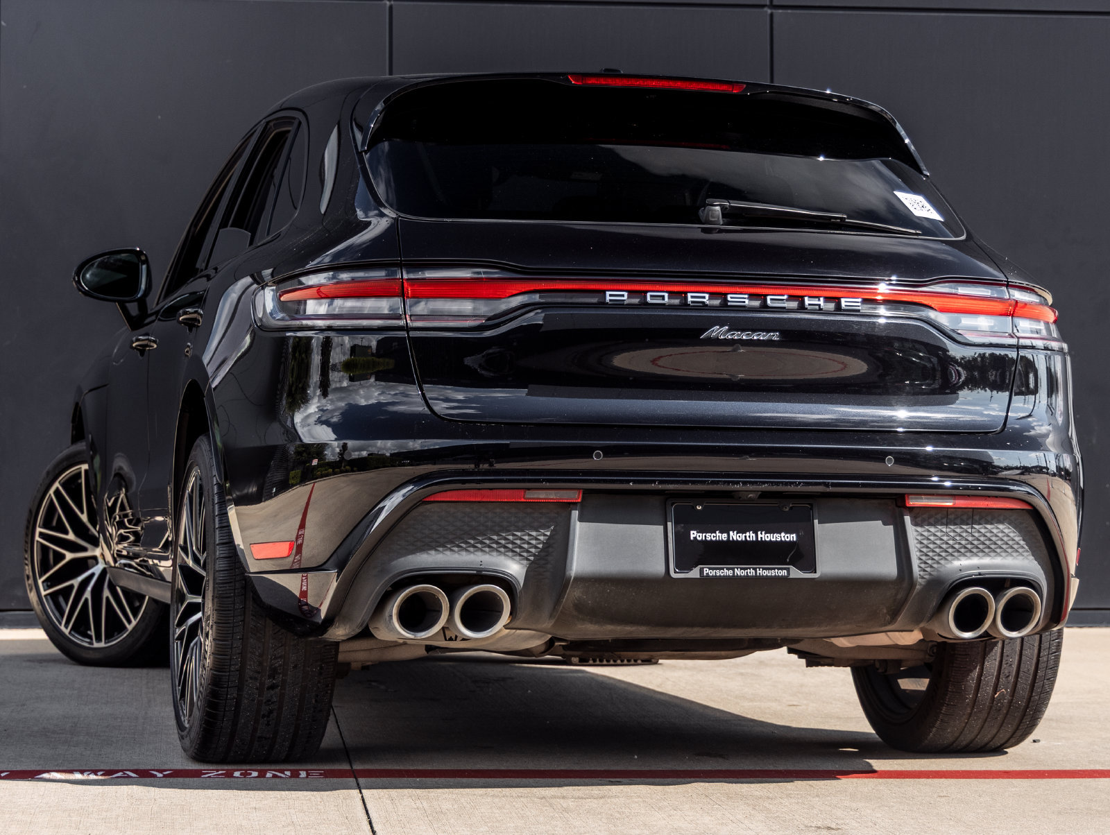 Used 2024 Porsche Macan AWD/4WD image 3