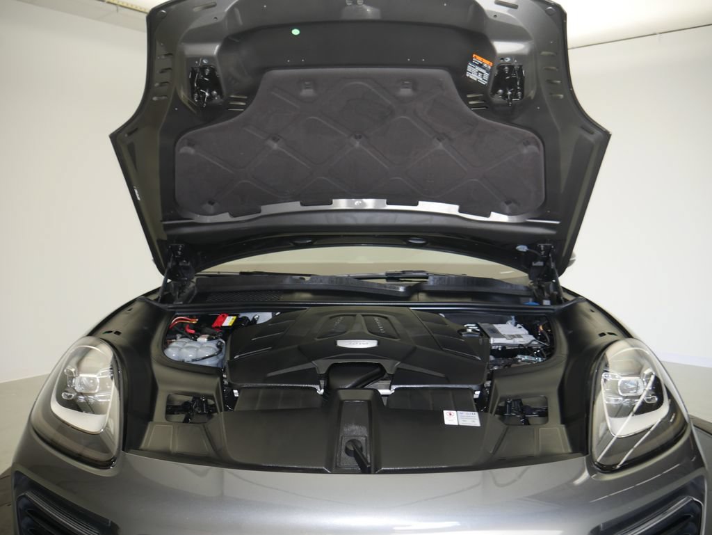 Certified 2021 Porsche Cayenne Coupe AWD/4WD image 13