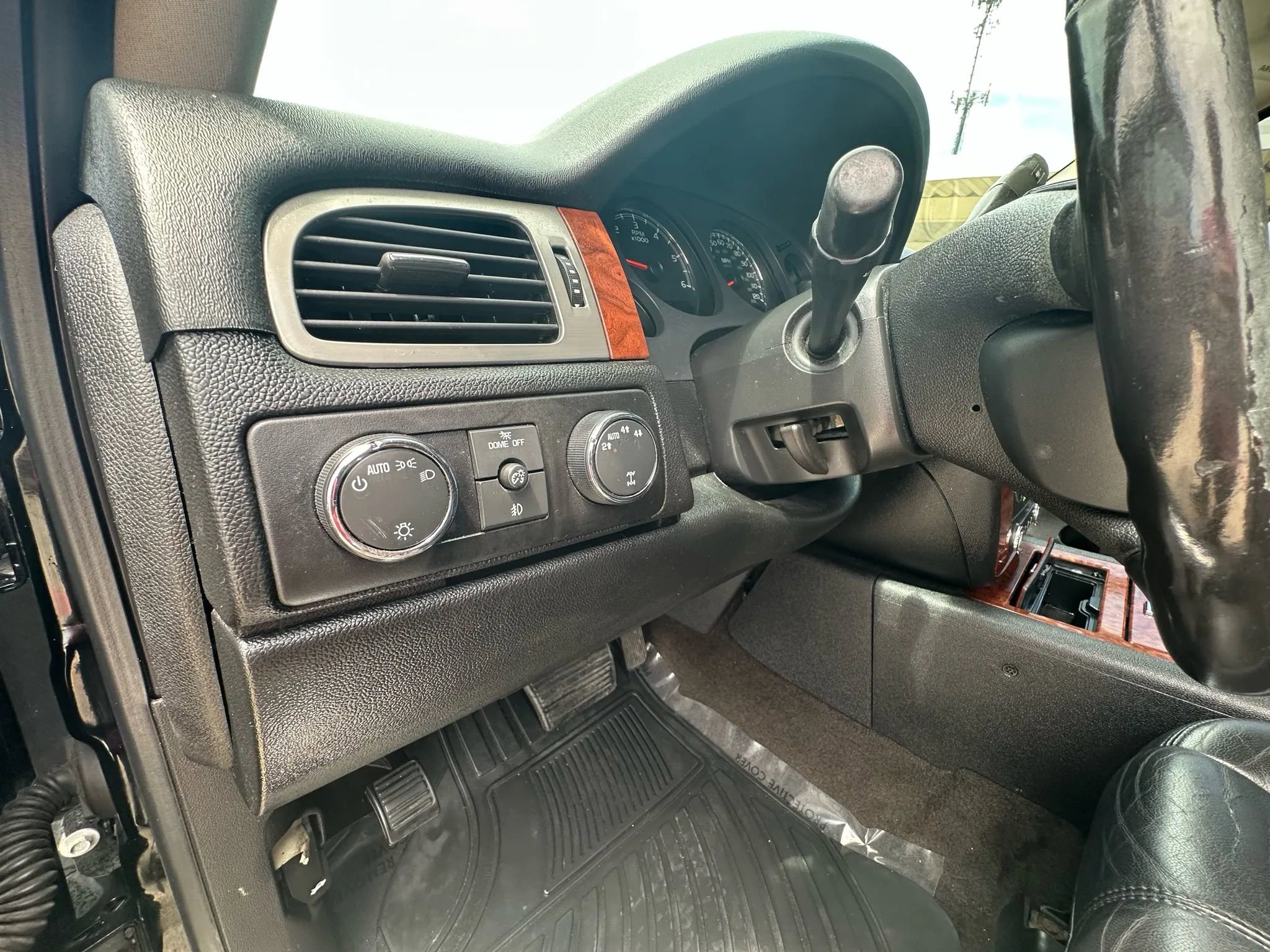 Used 2008 Chevrolet Avalanche LTZ w/ LTZ Preferred Equipment Group AWD/4WD image 27