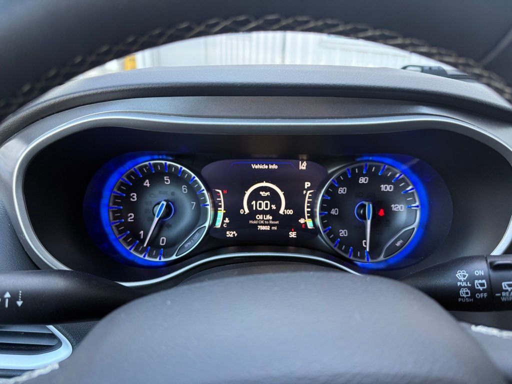 Used 2024 Chrysler Pacifica Touring-L image 21