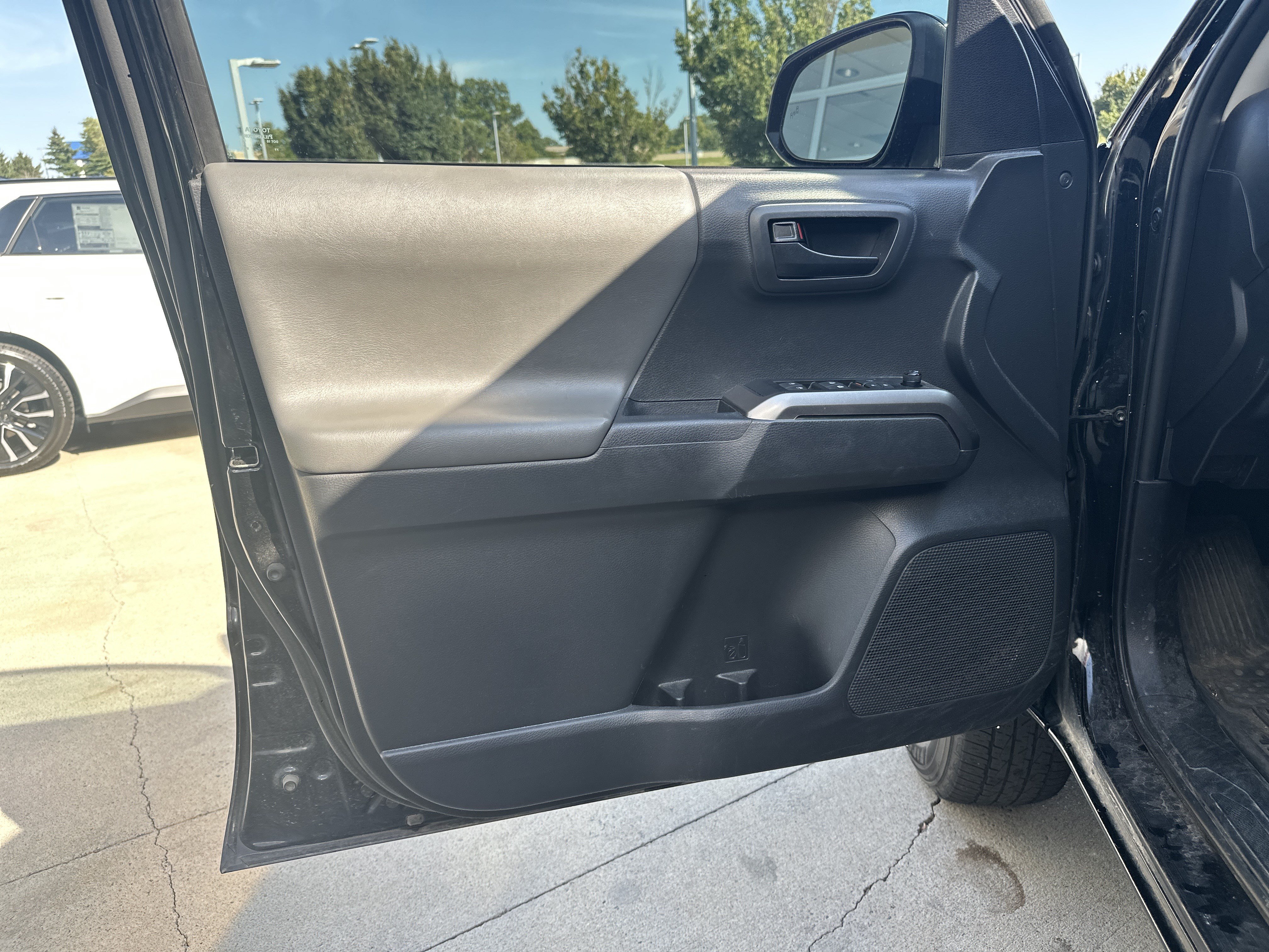 Used 2023 Toyota Tacoma SR5 w/ Technology Package AWD/4WD image 13