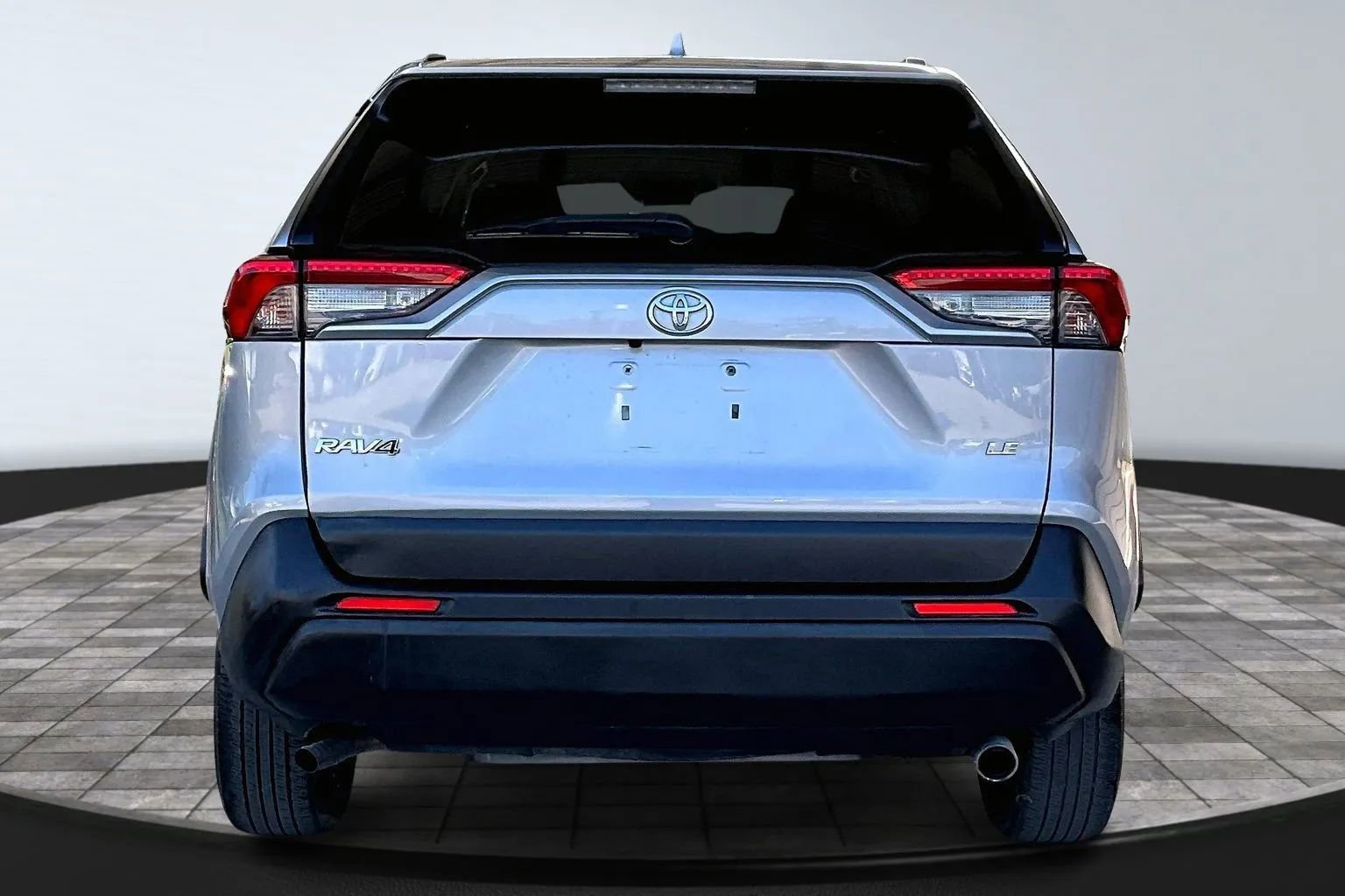 Used 2019 Toyota RAV4 LE image 5