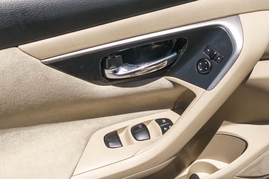 Used 2013 Nissan Altima 2.5 S FWD image 18