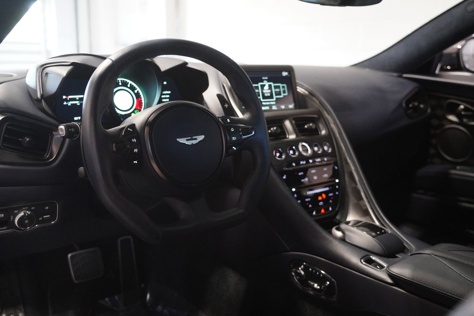 Used 2021 Aston Martin DBS Superleggera RWD image 16