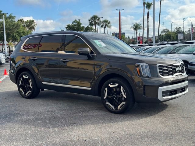 Certified 2025 Kia Telluride S FWD image 6