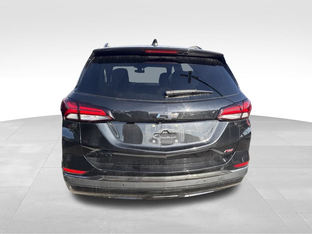 Used 2022 Chevrolet Equinox RS w/ Infotainment Package FWD image 3