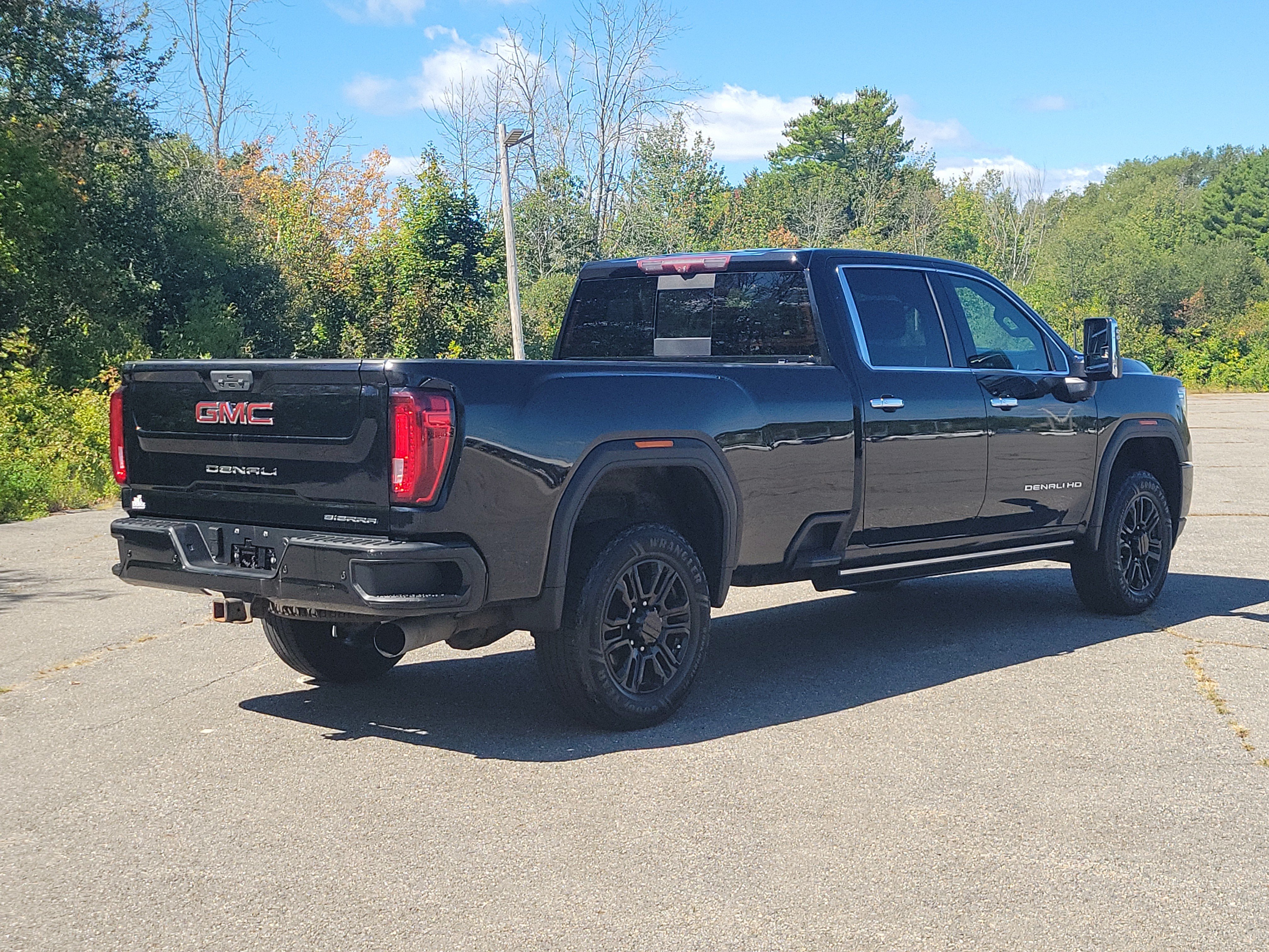 Used 2021 GMC Sierra 3500 Denali w/ Denali Black Diamond Edition AWD/4WD image 5