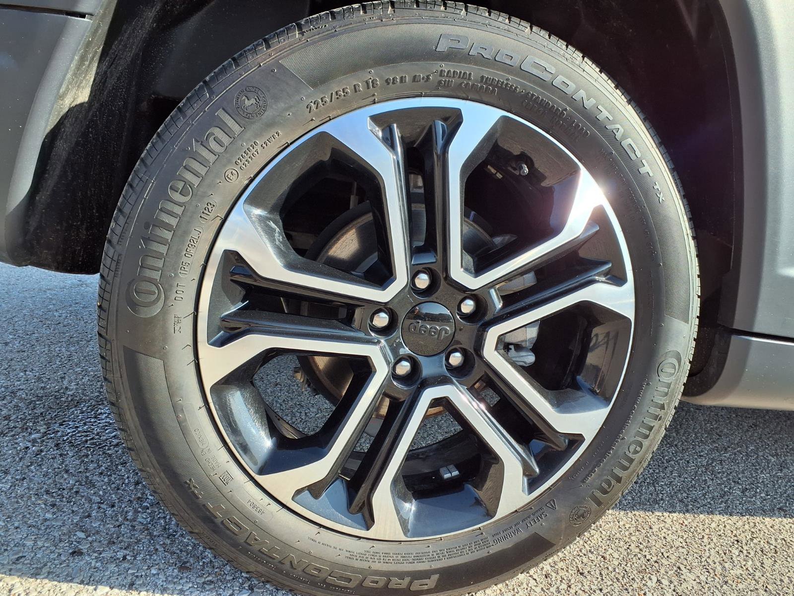 Used 2023 Jeep Compass Limited image 36