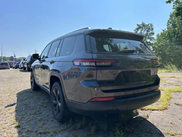 Used 2023 Jeep Grand Cherokee L Limited w/ Black Appearance Package image 5