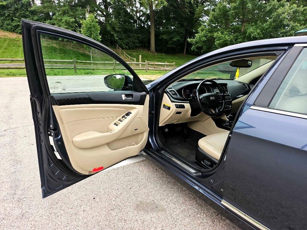 Used 2014 Kia Cadenza Premium image 9