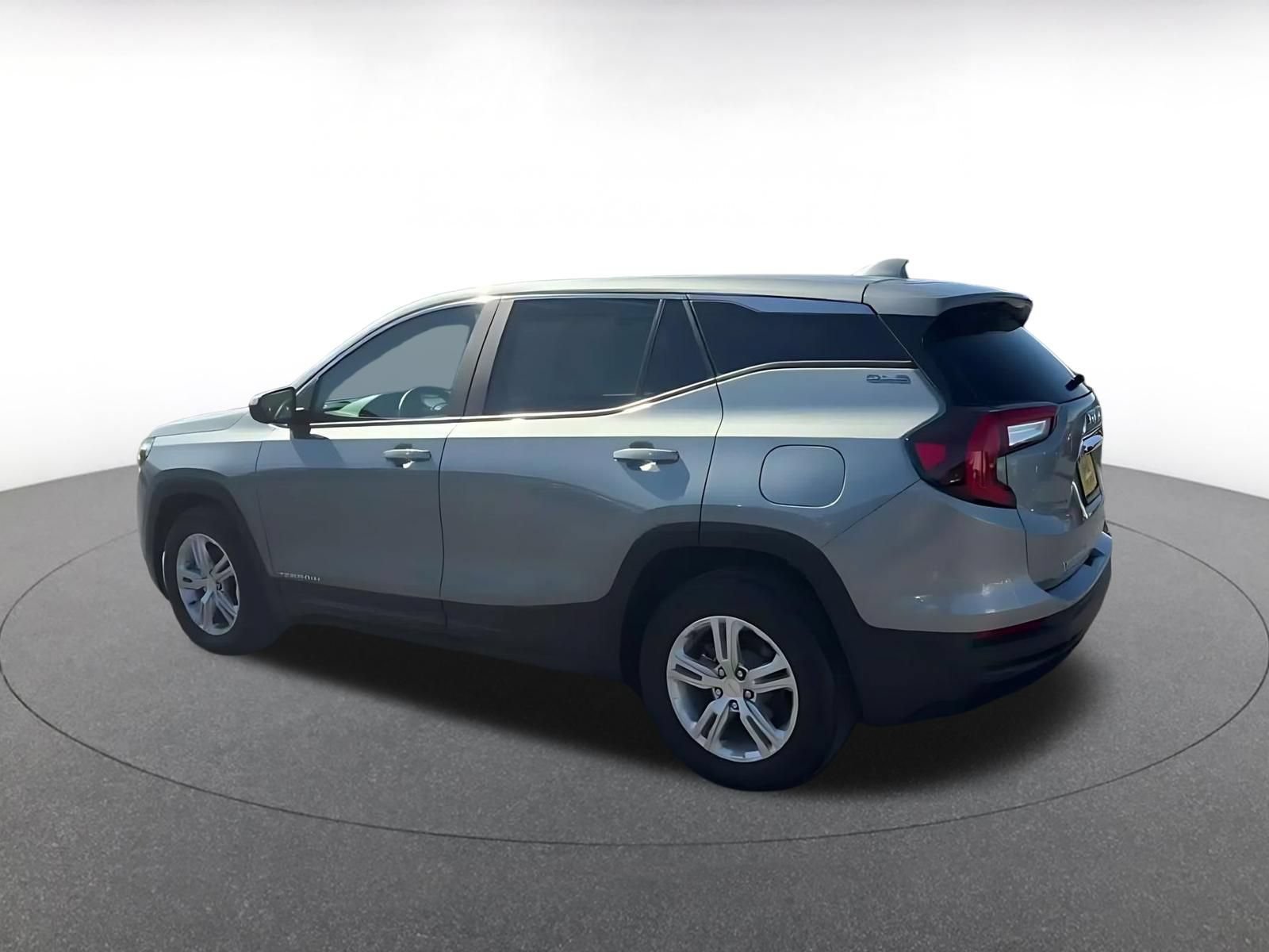 Used 2024 GMC Terrain SLE FWD image 10