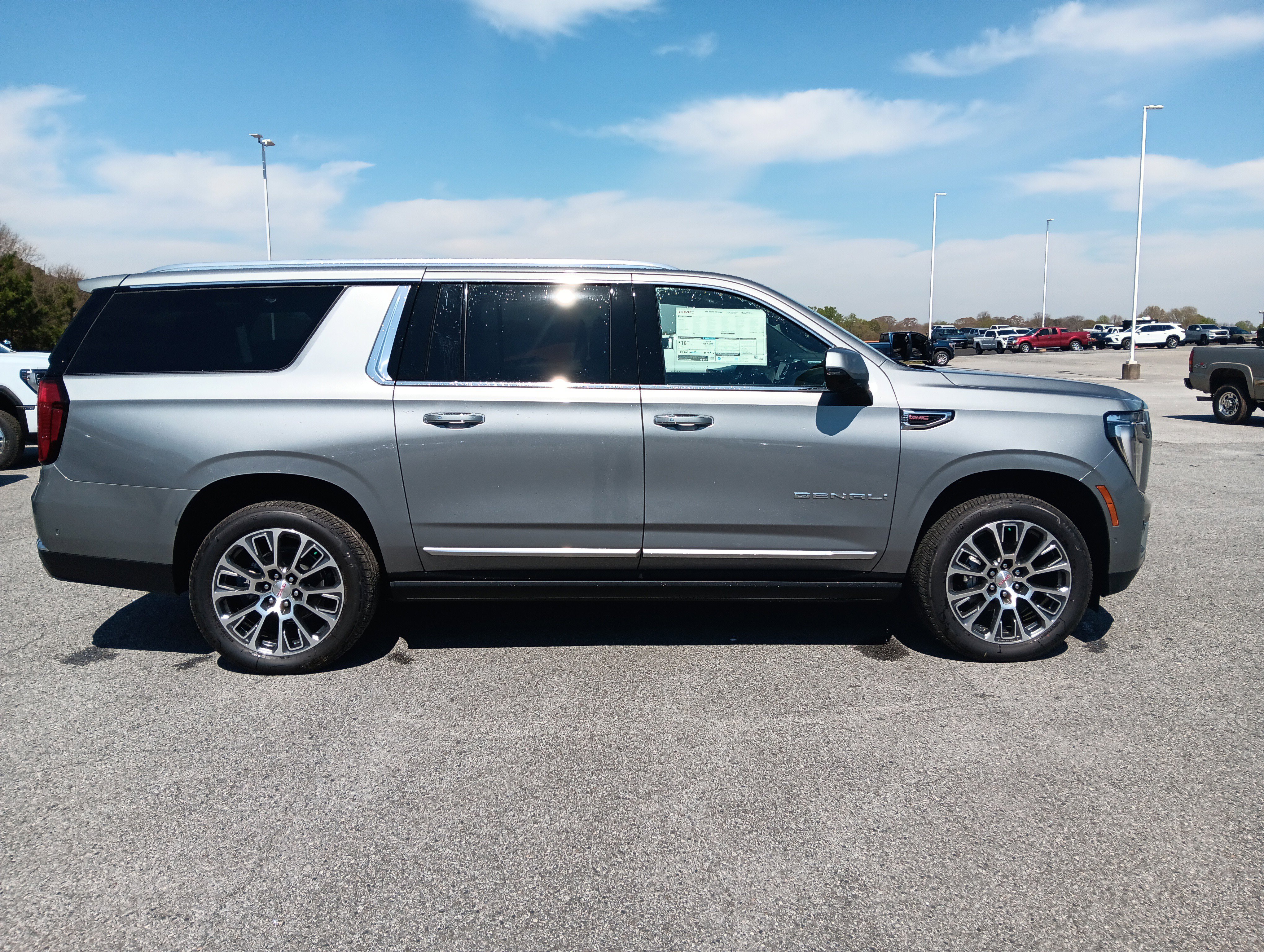 New 2026 GMC Yukon XL Denali w/ Denali Reserve Package image 5