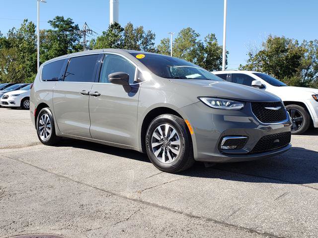 Used 2022 Chrysler Pacifica Touring-L