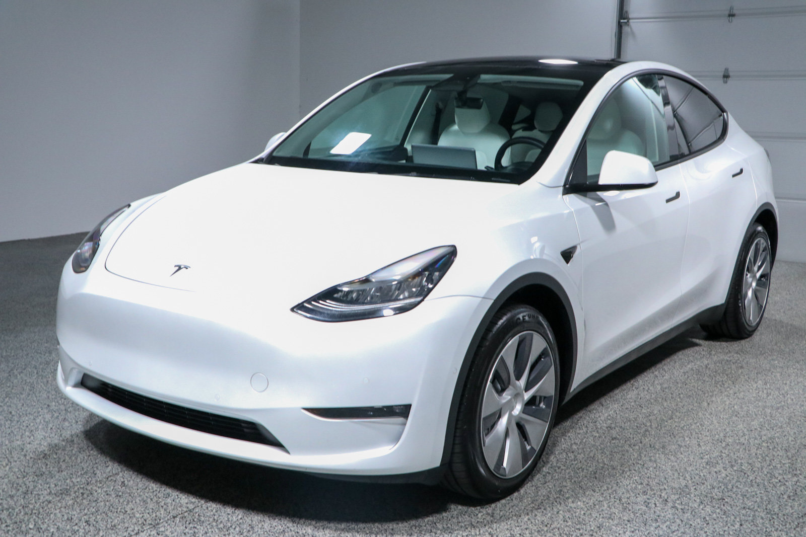 Used 2022 Tesla Model Y Long Range AWD/4WD image 26