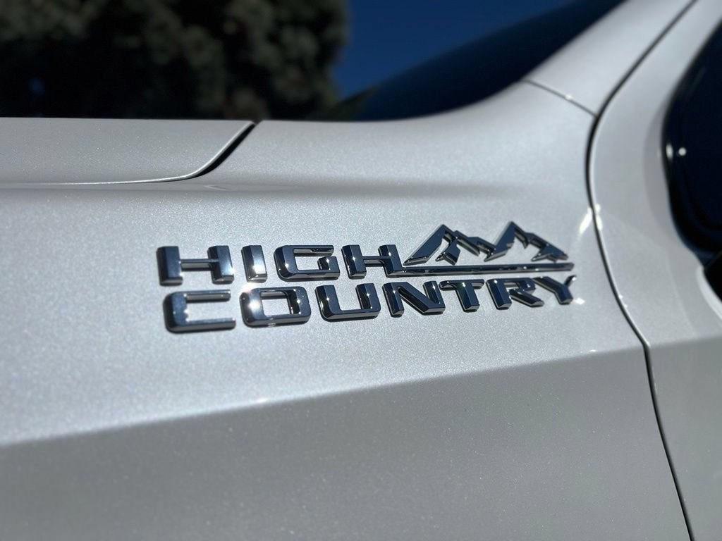 Used 2025 Chevrolet Tahoe High Country AWD/4WD image 10
